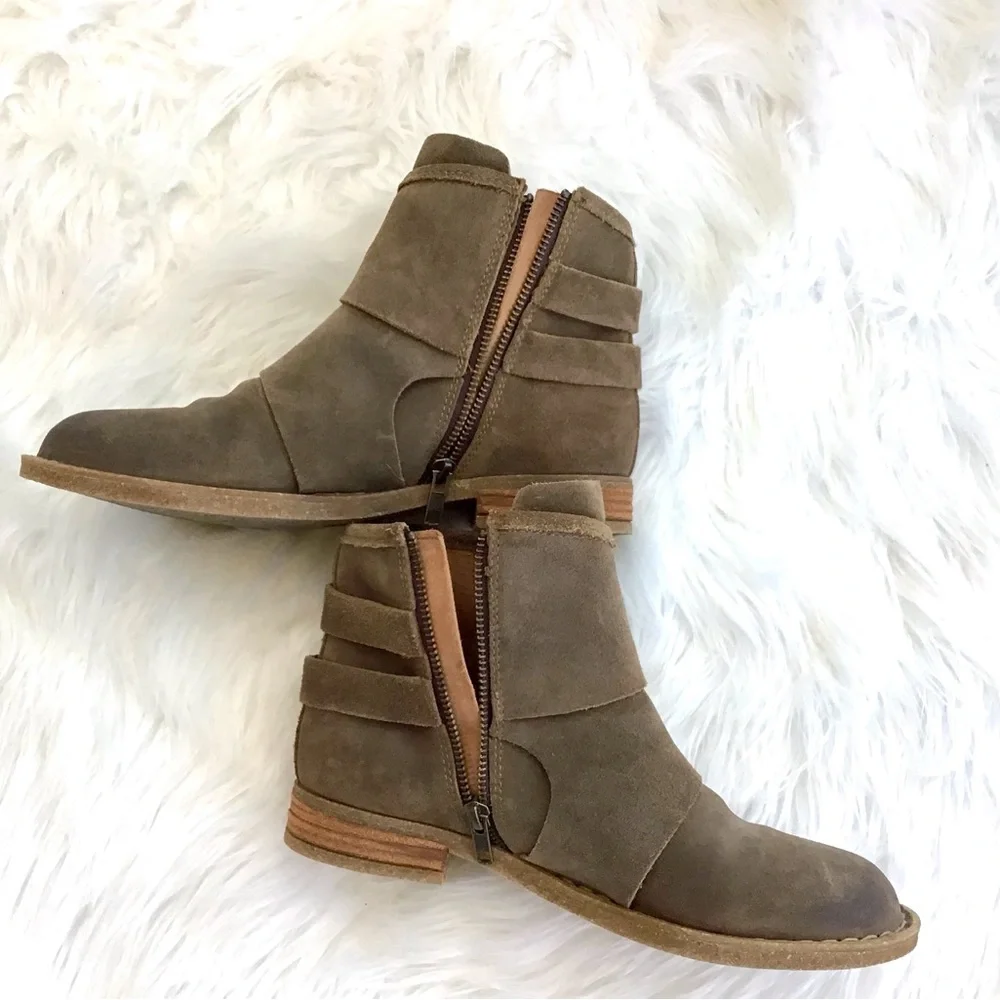 Born Brown Taupe Suede Ankle Boots with Brass Buckle Detail Woman’s Size 8